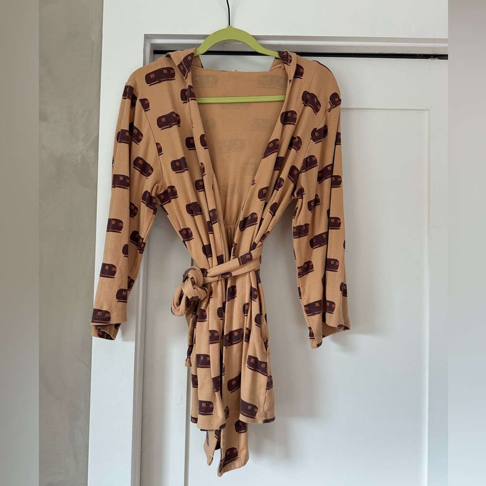 Kate Quinn camper robe